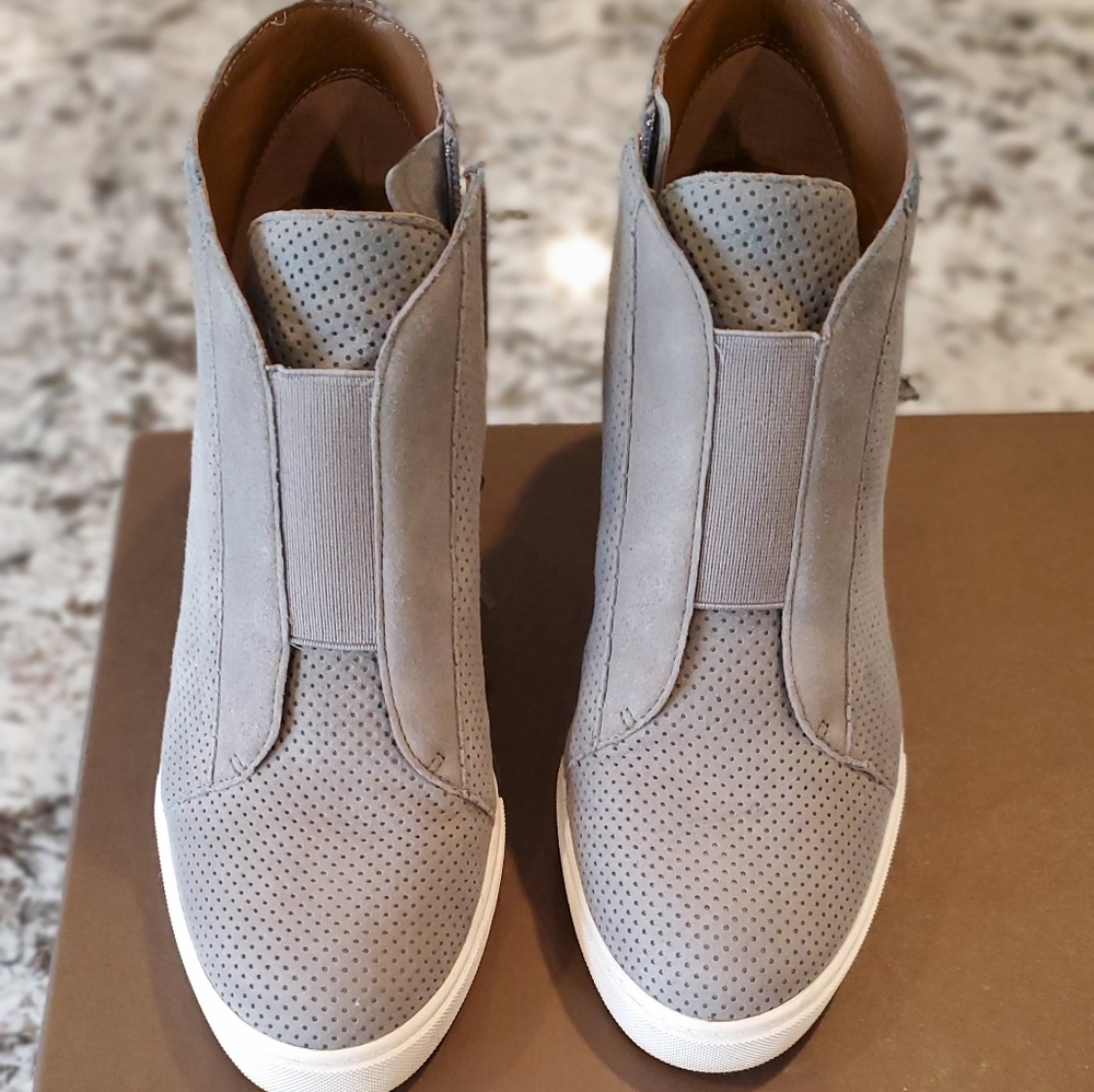 Linea Paulo Grey Suede Leather Wedge